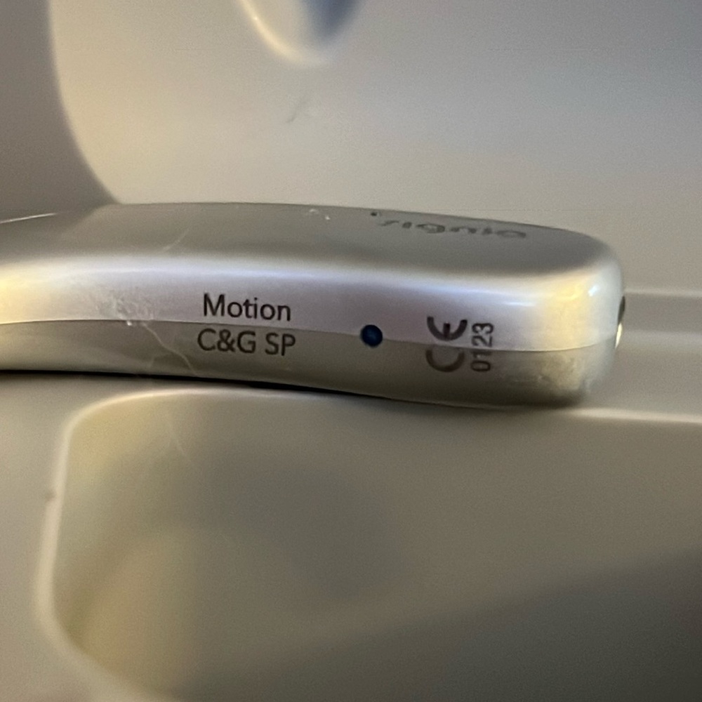 2 Rx Signia Motion C&G Behind the Ear  Power hearing aids with accessory
